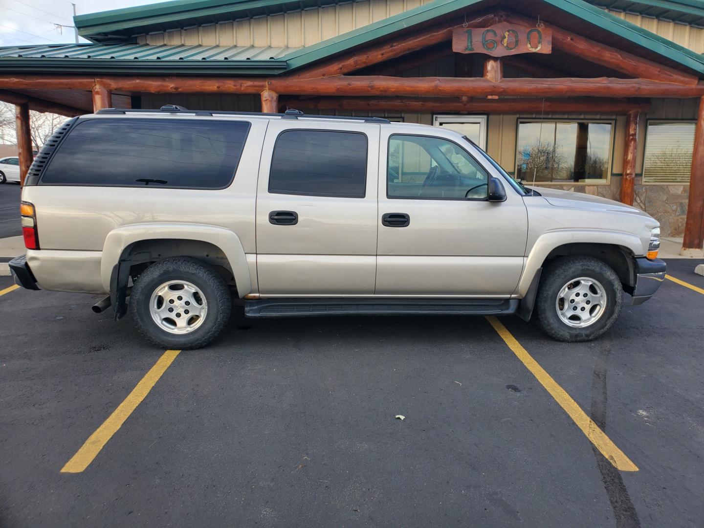 2006 Pewter Chevrolet Suburban LS (3GNFK16ZX6G) with an 5.3L V8 Vortec SFI Flex Fuel engine, 4-Speed Automatic transmission, located at 1600 E Hwy 44, Rapid City, SD, 57703, (605) 716-7878, 44.070232, -103.171410 - Photo#4